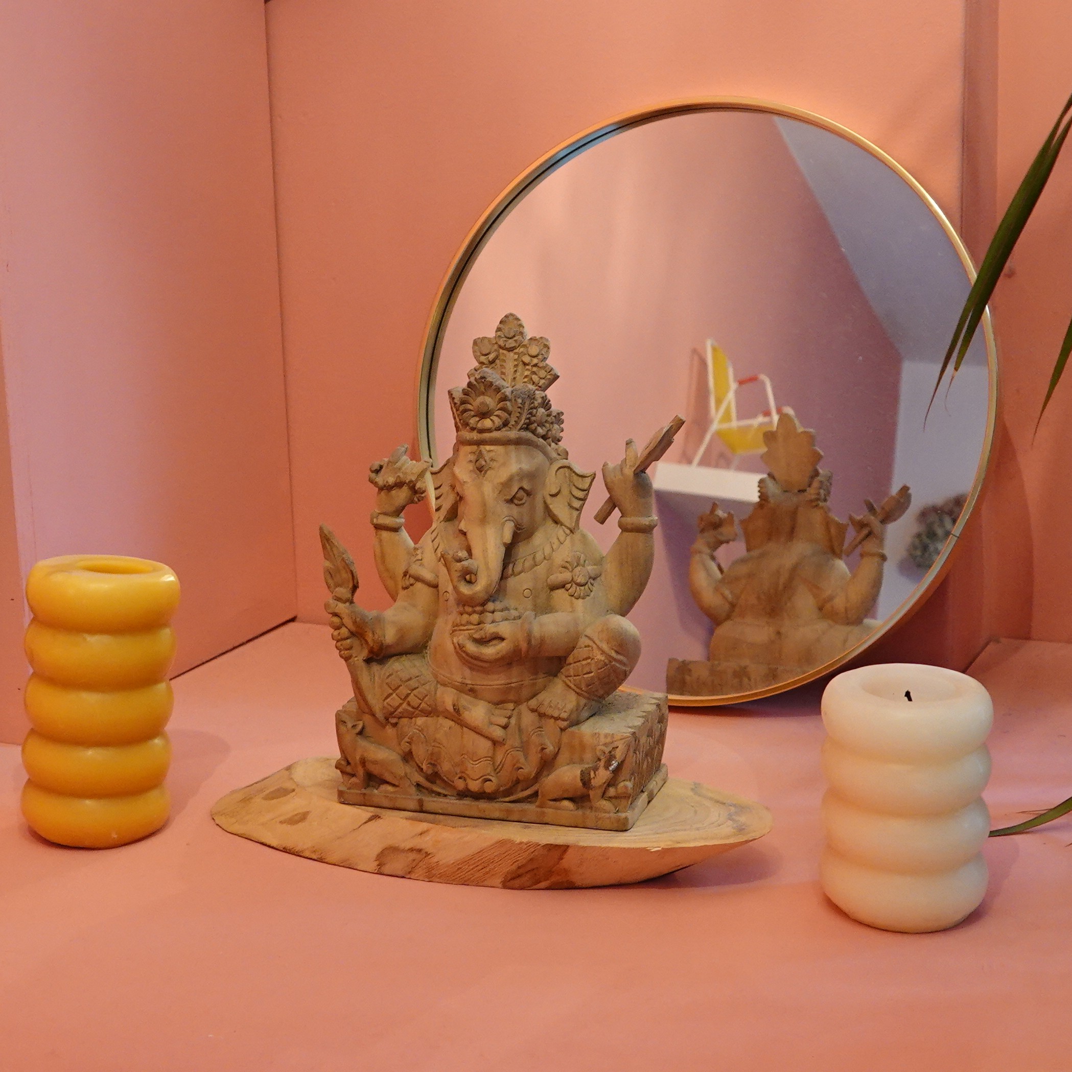 De praktijkruimtes zijn vrij van inkijk en de omgeving in Bakkkum is rustig en knus.